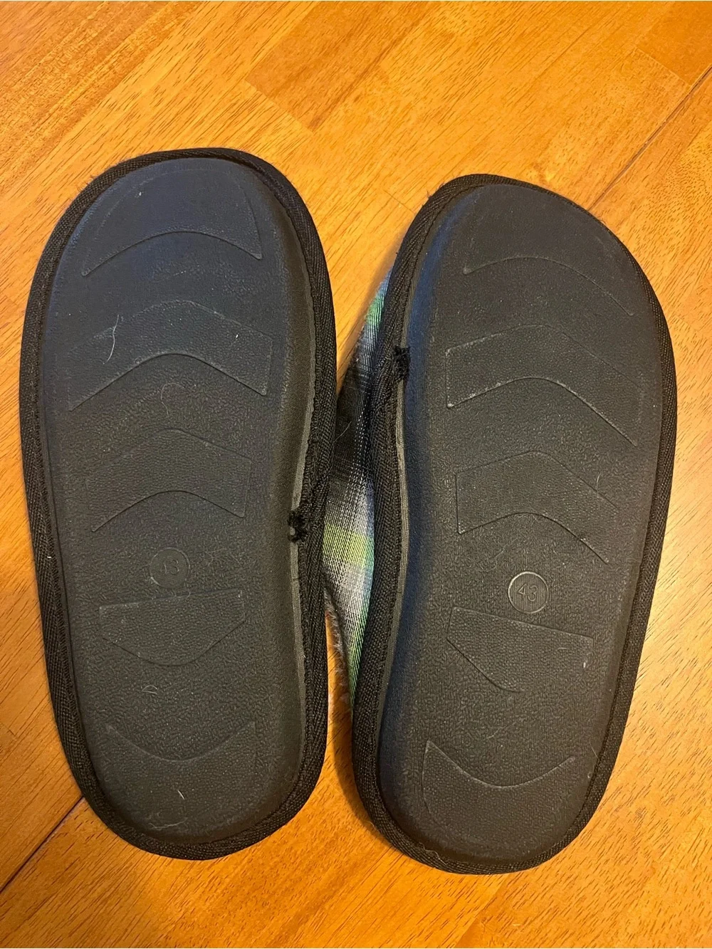 Coface Men's Gray Plaid Slip-On Slippers
